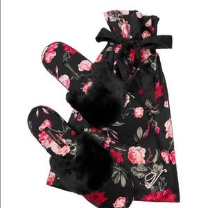 Victoria’s Secret Satin Slippers Size S(5-6)